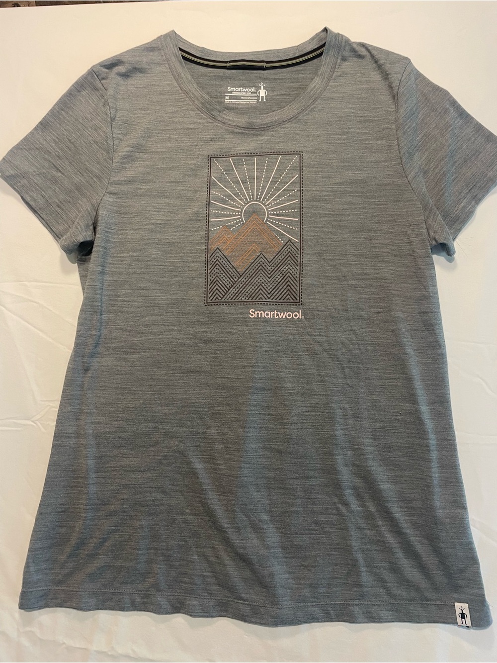 Smartwool ladies Blue-Gray Short Sleeve Tee with Mountain Sun Graphic size M